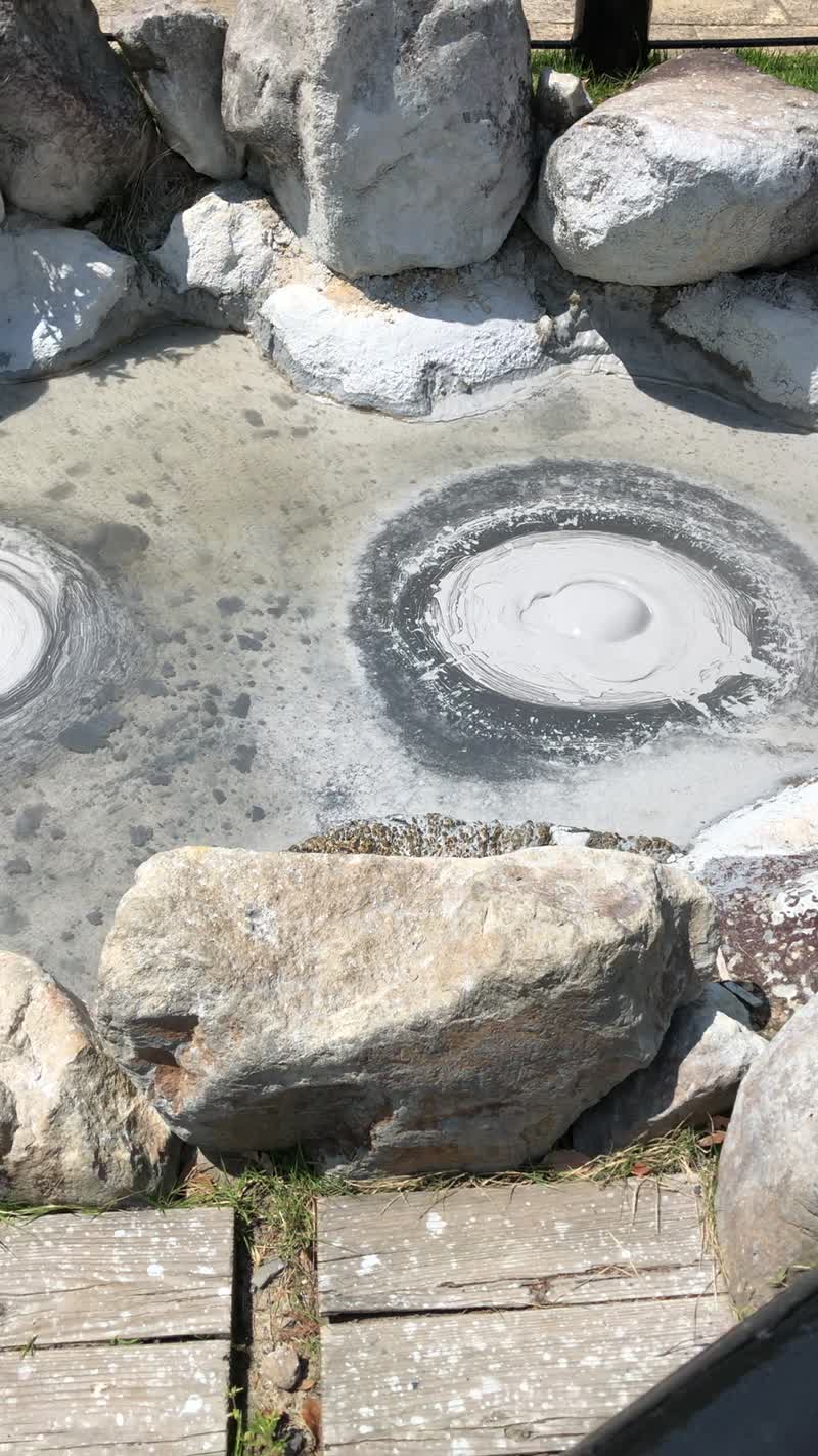 日本・大分県　別府「別府地獄めぐり」の写真：坊主地獄　かまど地獄