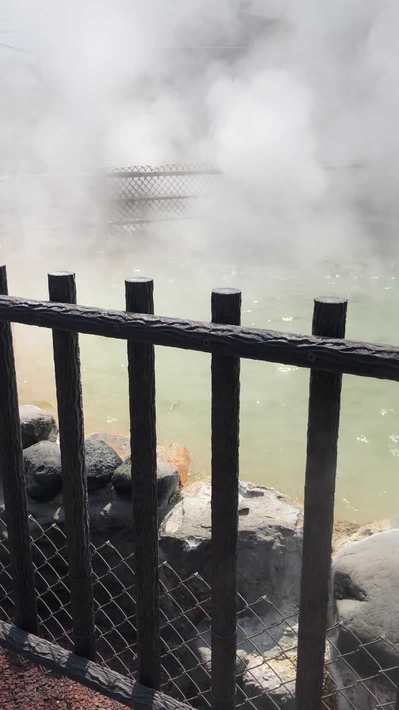 日本・大分県　別府「別府地獄めぐり」の写真：鬼山地獄　白池地獄